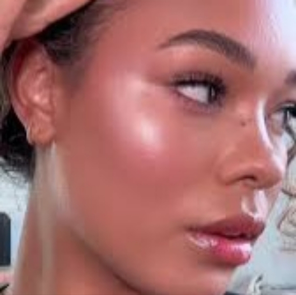 BOBBI BROWN Afternoon Glow Highligher (Pink Shimmer With Purple-ish Sheen) - Picture 8 of 16